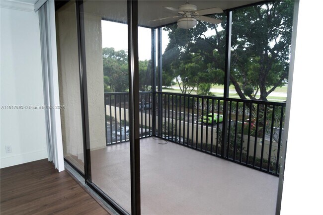 Building Photo - 105 Lake Emerald Dr