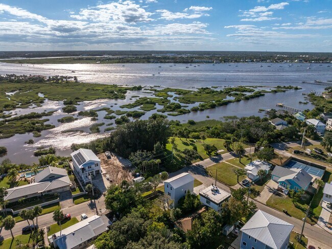 Building Photo - 524 Arricola Ave