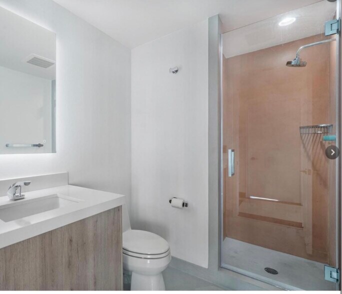 Building Photo - 1300 Brickell Bay Dr