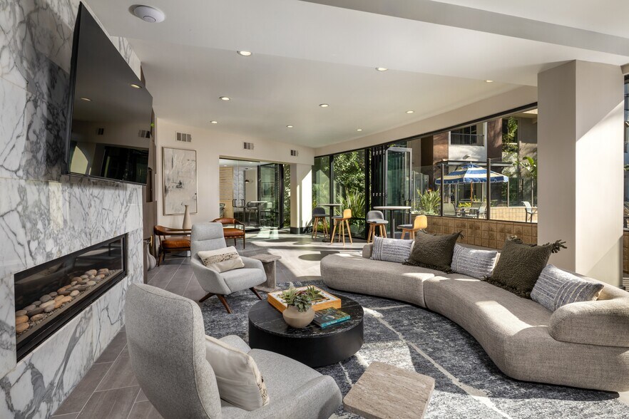 Building Photo - Accent