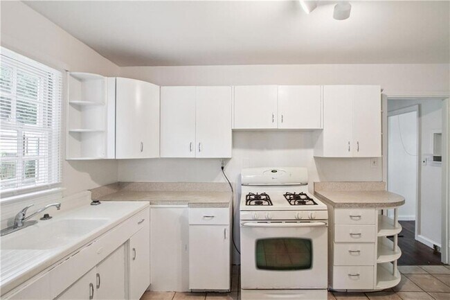 Building Photo - 1390 Benteen Ave SE