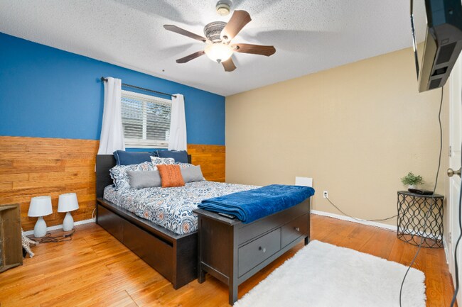 Building Photo - 13737 River Canyon Dr