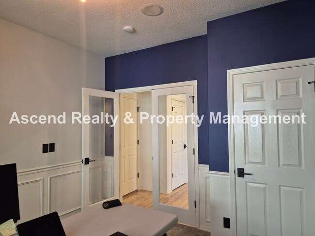 Building Photo - Outstanding 4bed+Office Bethany Area 2 Level Home Updated Throughout Available 6/22 or Sooner