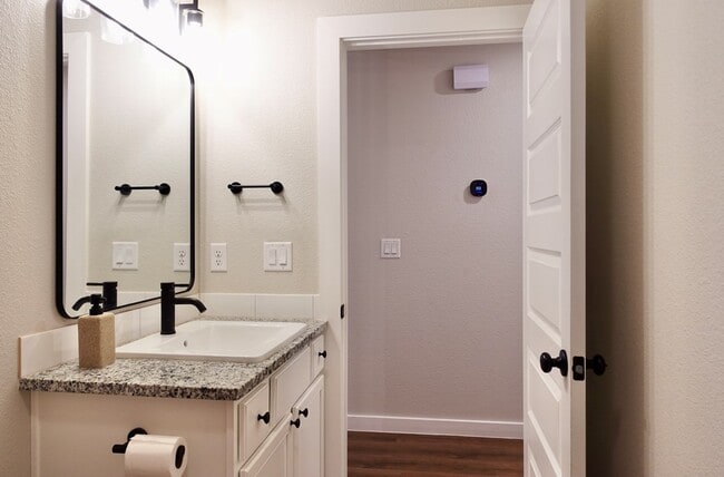 Building Photo - 413 Graze St