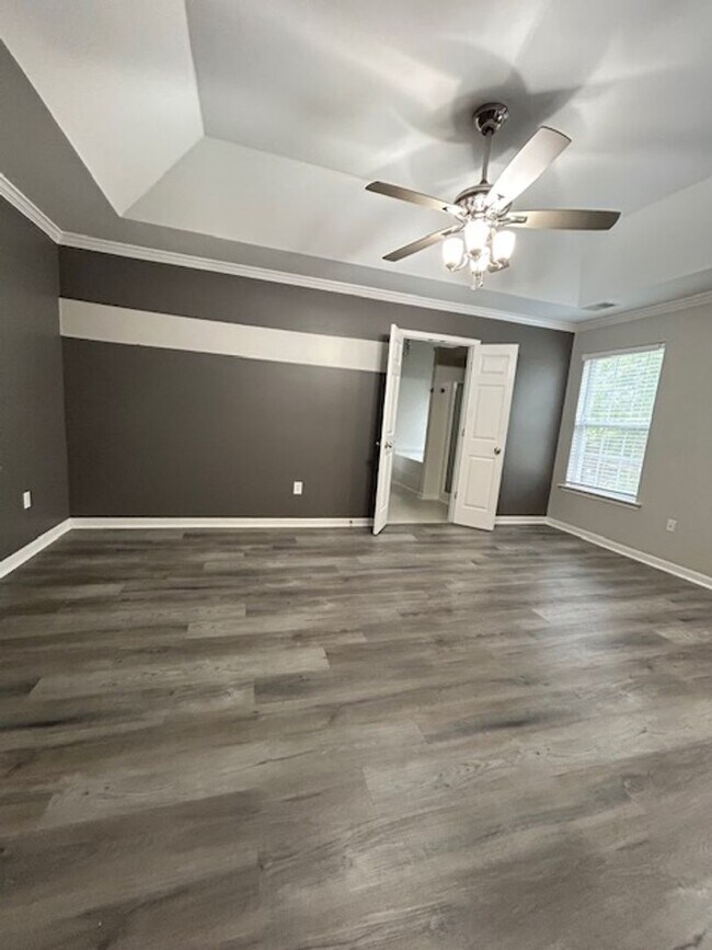 Building Photo - WELCOMING FOUR BEDROOM HOME IN WILLOWBROOKE