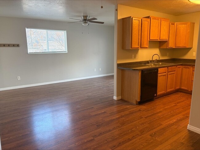 Building Photo - Limited Time Move-In Special! $800 Rent Credit!  2 Bed 1 Bath Condo in Ogden – Available Now!