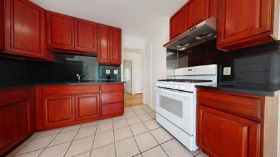 Building Photo - Beautiful 2 Bedroom 1.5 Bathroom with a Ga...