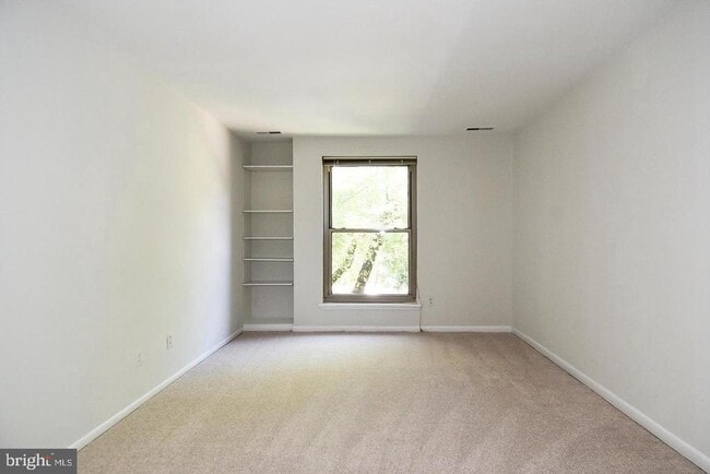 Building Photo - 3302 Woodburn Village Dr