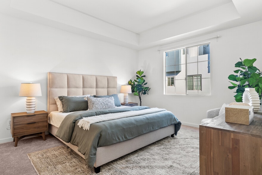 Building Photo - 5350 Playa Vista Dr