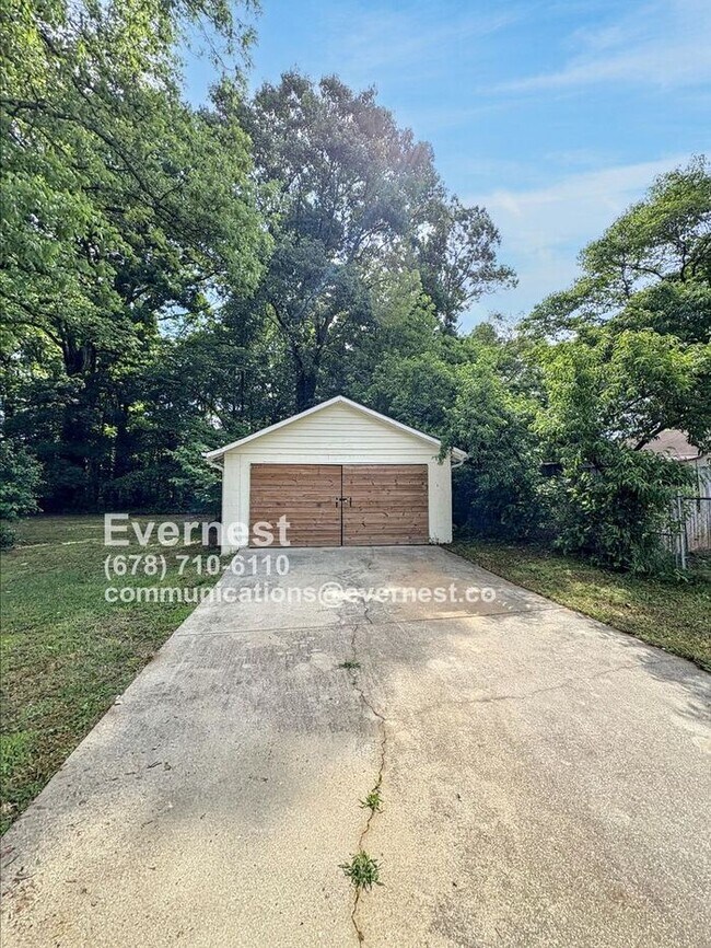 Building Photo - 4402 Davana Dr
