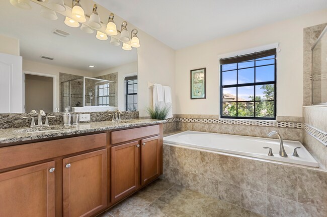 King Master Bathroom - 1463 Myrtlewood St