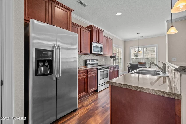 Kitchen - 1924 Leighton Dr