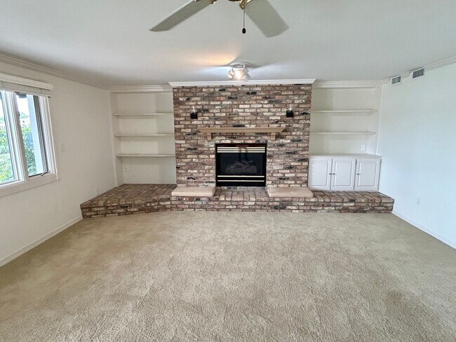 Building Photo - Classic waterfront Snell Isle Estates 3 Bed 2.5 Bath Home with private dock!