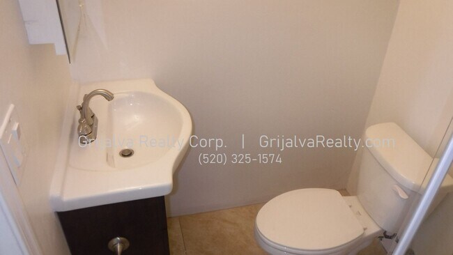 Building Photo - 1550 N 4th Ave