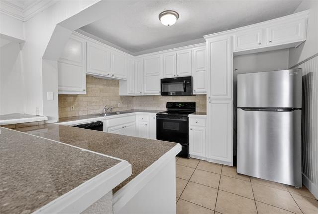 Building Photo - 2601 S University Dr