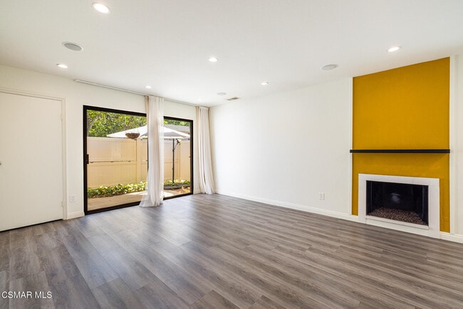 Building Photo - 28801 Conejo View Dr