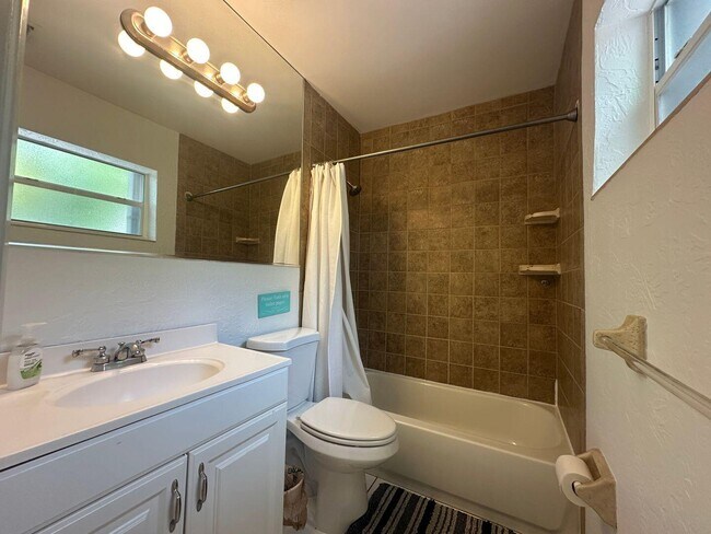 Building Photo - 740 NE 37th St