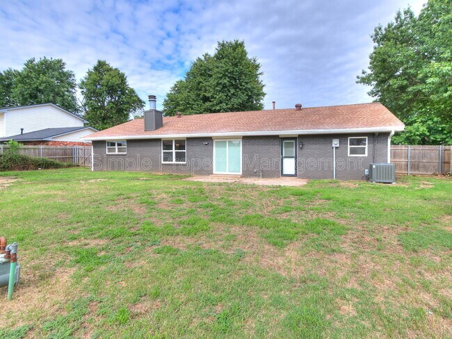 Building Photo - 2401 Fedderson Dr