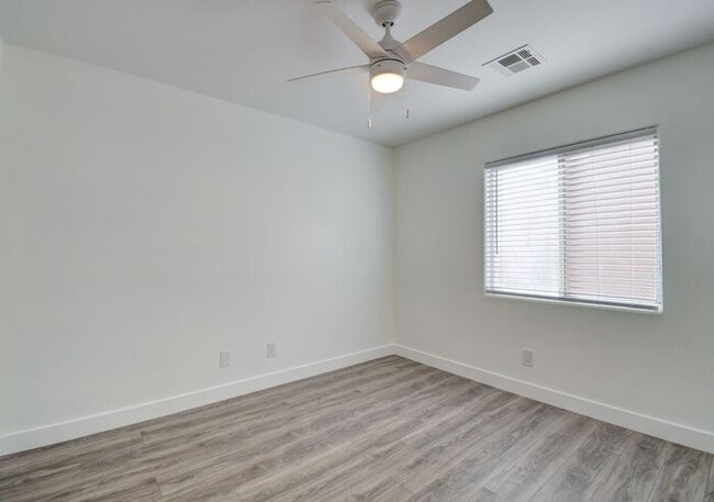 Building Photo - Great home with 4 bedrooms, 2.5 baths. New Floors Paint and Countertops.