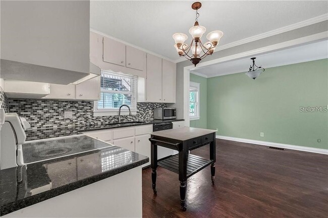 Building Photo - 728 N Summerlin Ave
