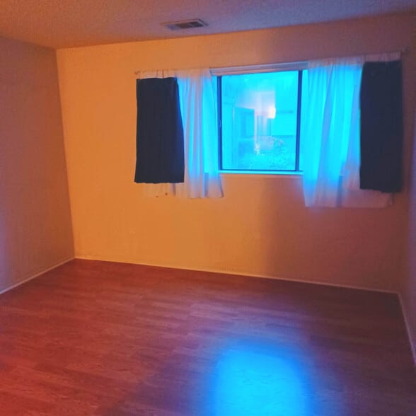 Primary Bedroom - 1190 S Winery Ave