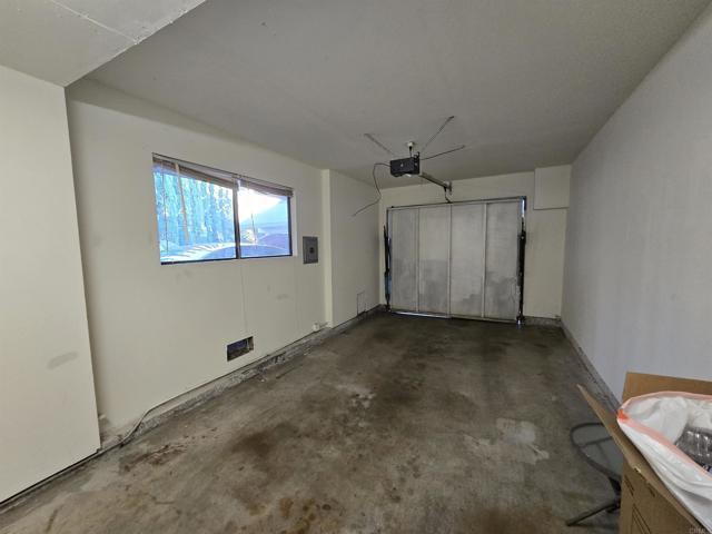 Building Photo - 2135 E Valley Pkwy