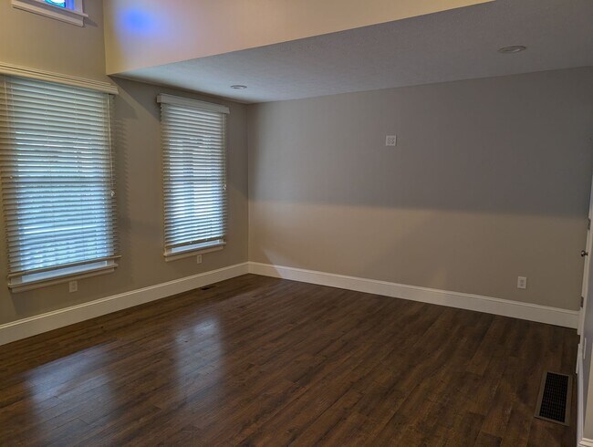 Building Photo - 2484 W 10th St