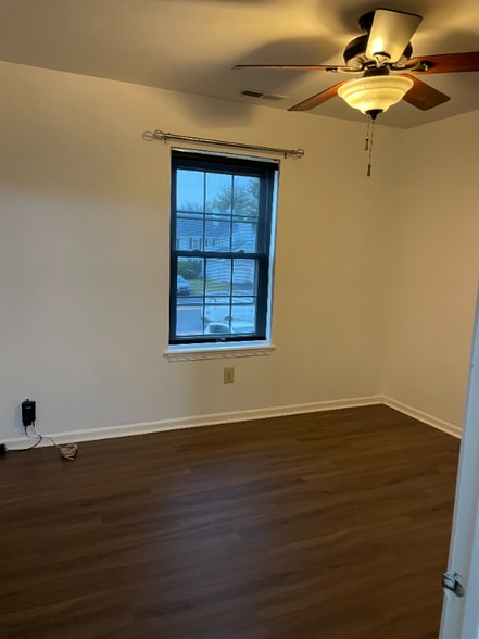 Building Photo - 366 Independence Dr