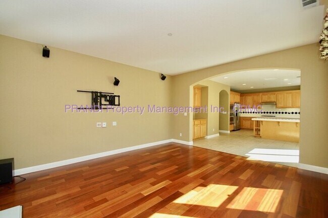 Building Photo - 19 Waterbury Ln