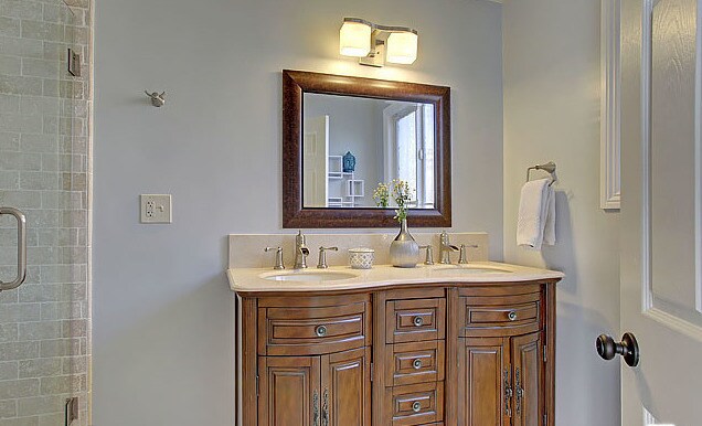 Master Bath - 2315 S Cochran Ave