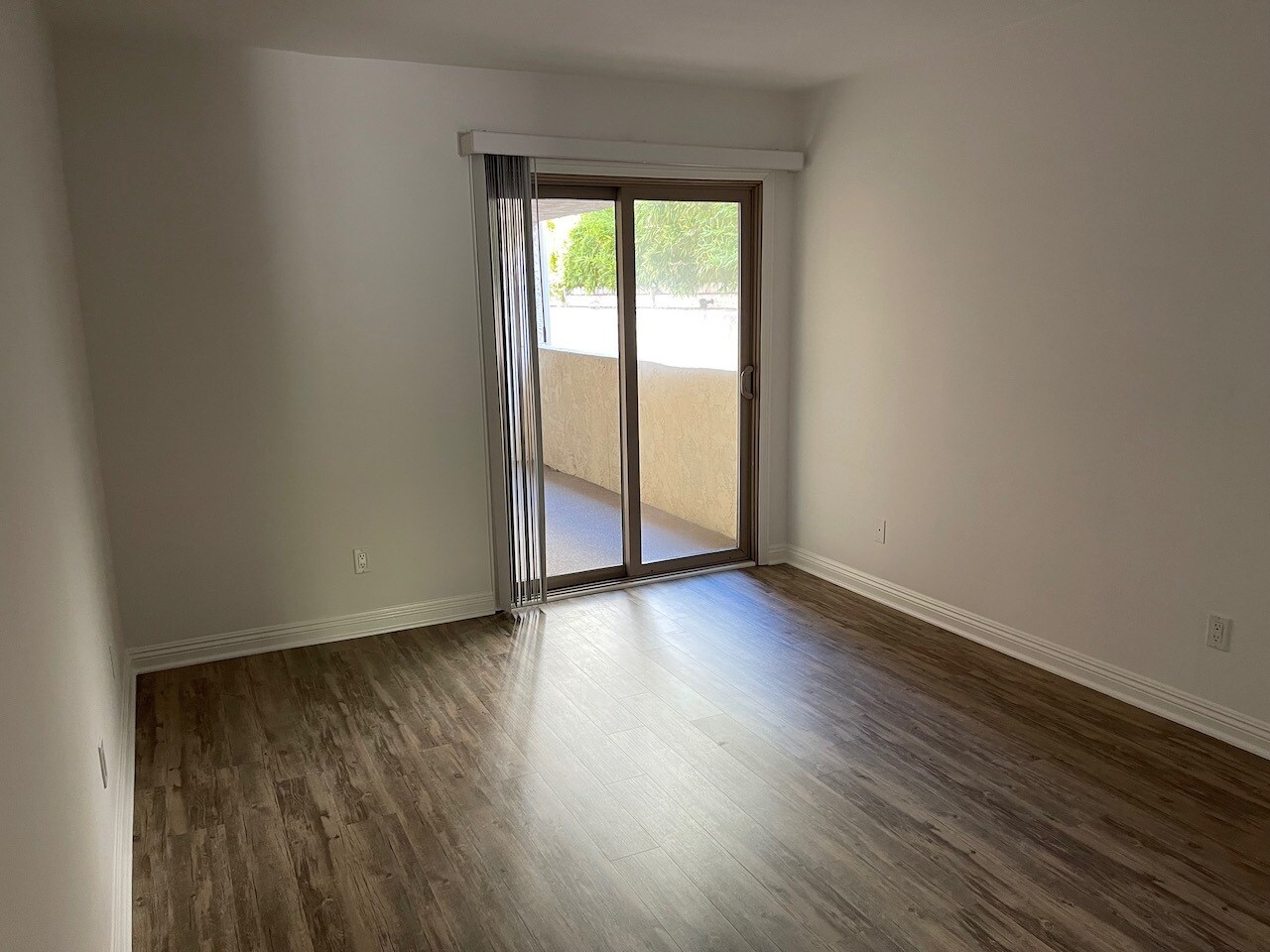 2nd bedroom with outdoor area - 718 N Guadalupe Ave