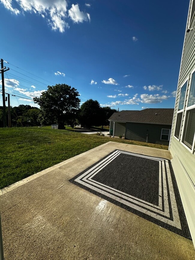 Building Photo - 4 bed/2.5 bath home - E Morristown