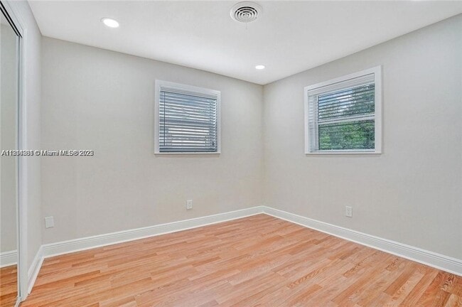 Building Photo - 9457 SW 52nd Ct