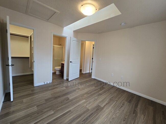 Building Photo - 3507 N Maple Grove Rd