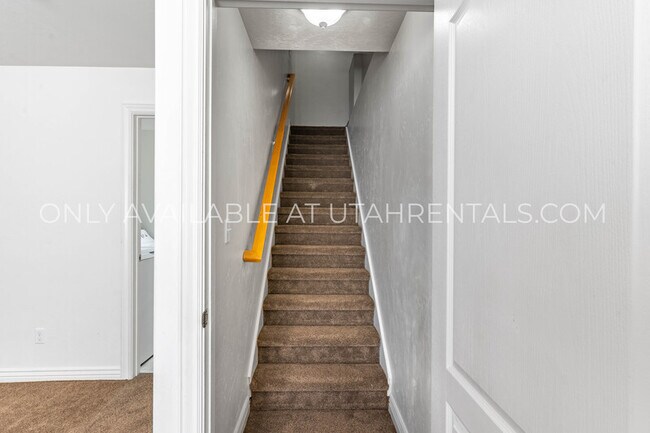 Building Photo - 692 E 180 N