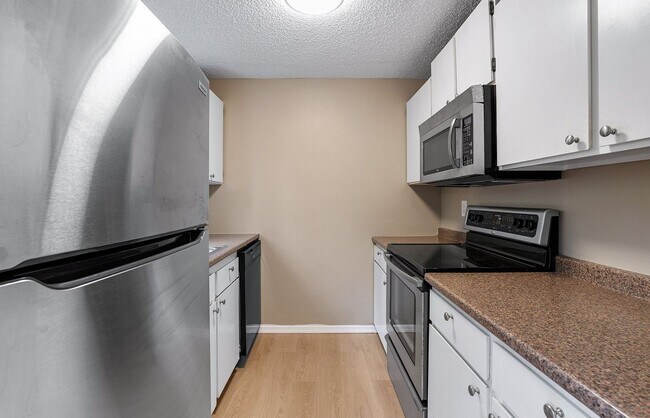 Building Photo - 1614 Village Park Pl