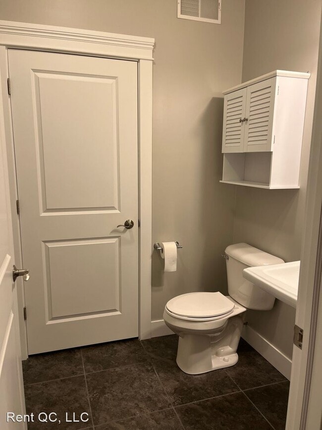 Building Photo - 2 br, 2.5 bath House - 702 Cox Court