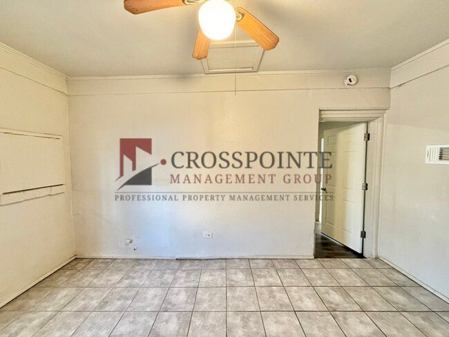 Building Photo - Charming 2-Bedroom 1-Bathroom Unit!