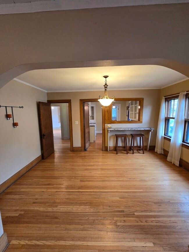 Building Photo - 1405 N Court St