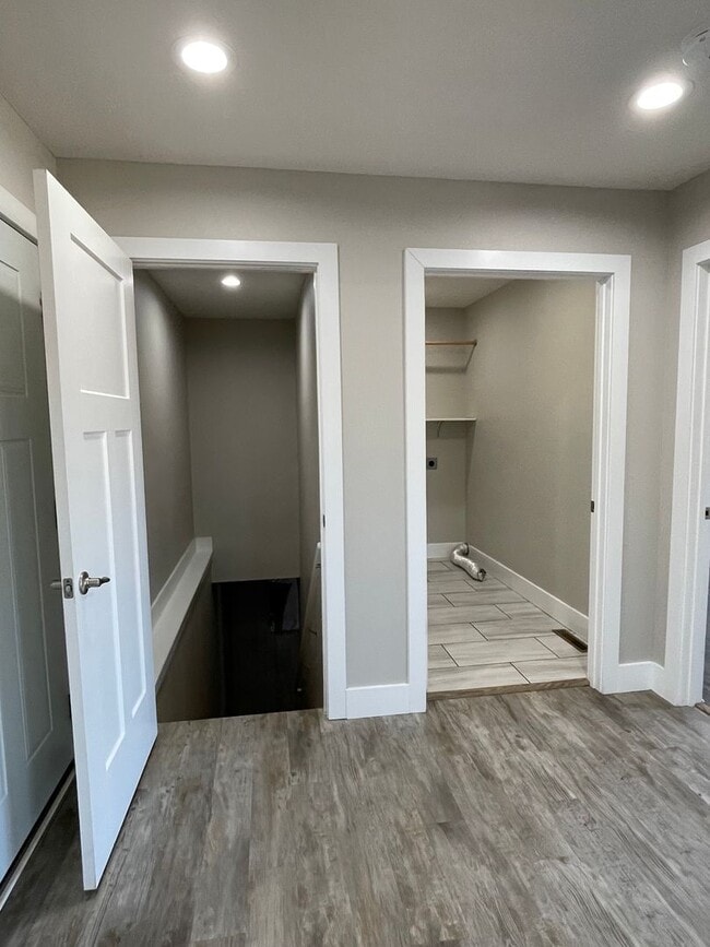 Building Photo - Built in 2020! 3 Bed 2 Bath w/ FENCE and UF Walk Out Basement