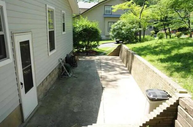 Building Photo - 1224 Woodlawn Dr