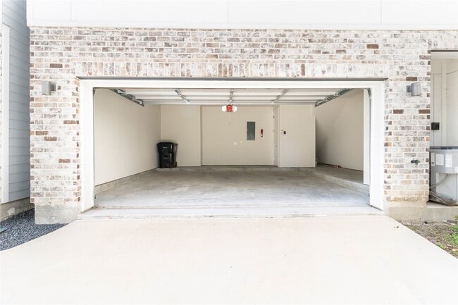 Building Photo - 1509 Elgin St