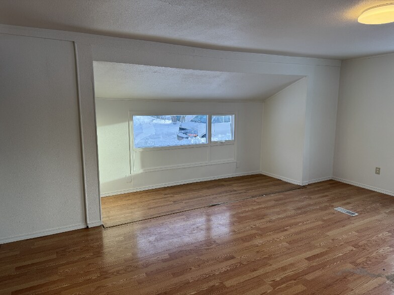 Building Photo - 9499 Brayton Dr