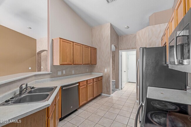 Building Photo - 1642 E Desert Ln