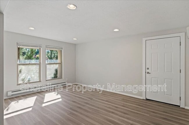 Building Photo - 2607 N Lancaster Dr