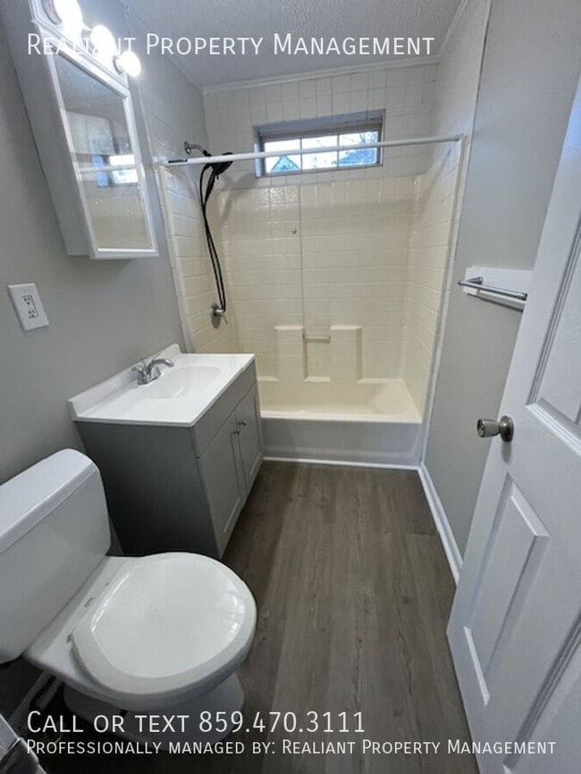 Building Photo - 400 Broadway-