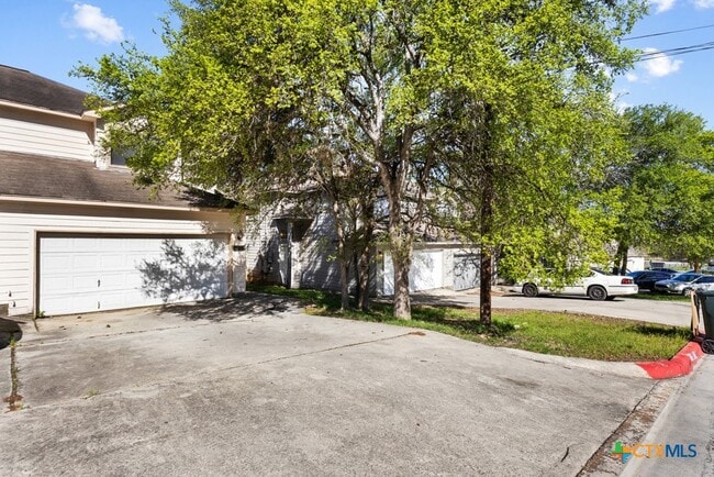 Building Photo - 832 Sagewood Trail