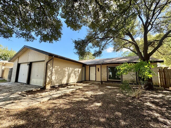 Building Photo - *COMING SOON* *MOVE IN SPECIAL* Beautiful 3-Bedroom/ 2 Bath REMODELED Home!
