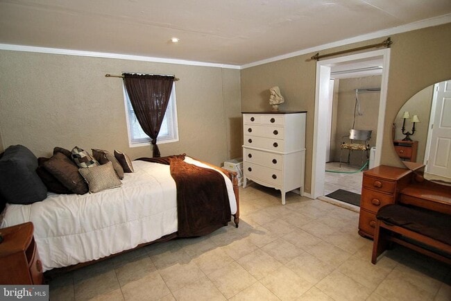 Building Photo - 215 W 9th Ave