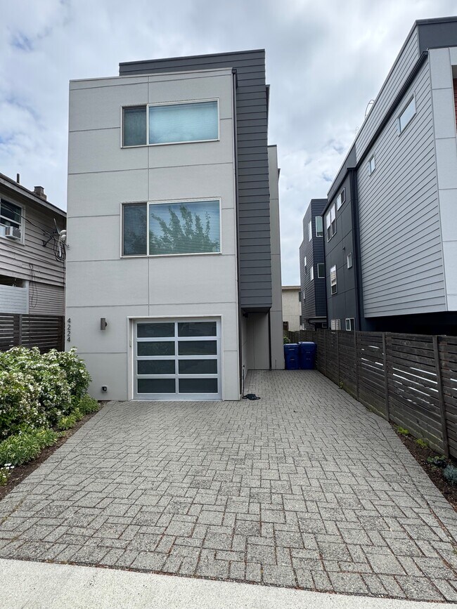 Building Photo - 4222 Linden Ave N